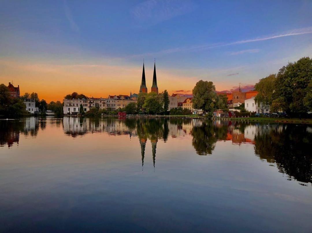 Апартаменты Zwischen Draegerpark Und Dem Stadtpark Любек Экстерьер фото